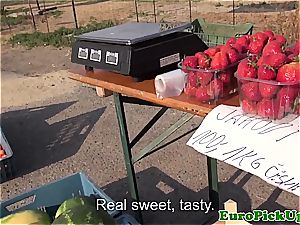 Czech teenage selling strawberries and cunt